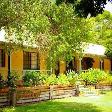 Ravenswood Hotel Exterior foto