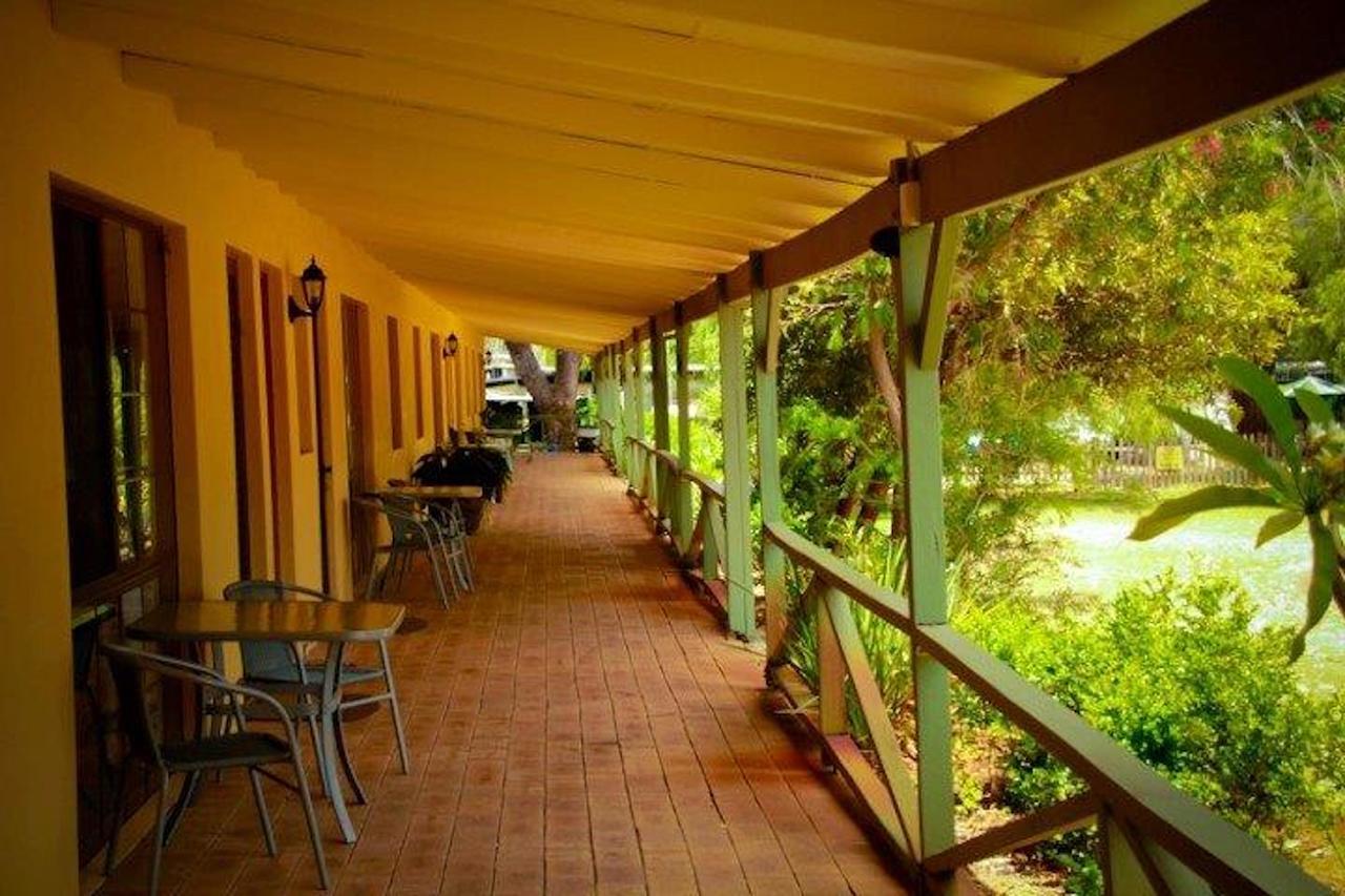 Ravenswood Hotel Exterior foto
